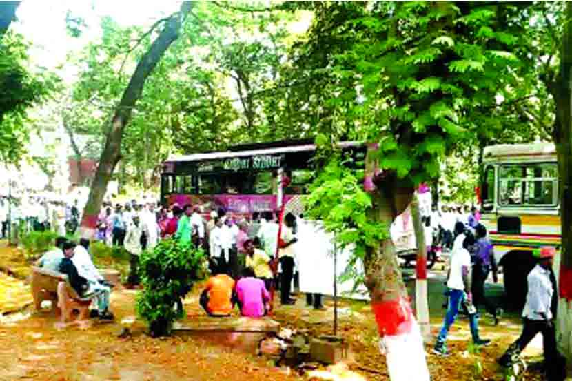 विद्यापीठ संकुलात धार्मिक, राजकीय कार्यक्रमांची जंत्री