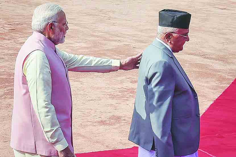 भारतभेटीवर आलेले नेपाळचे पंतप्रधान के.पी.शर्मा ओली यांचे पंतप्रधान नरेंद्र मोदी यांनी शनिवारी राष्ट्रपती भवनात स्वागत केले.