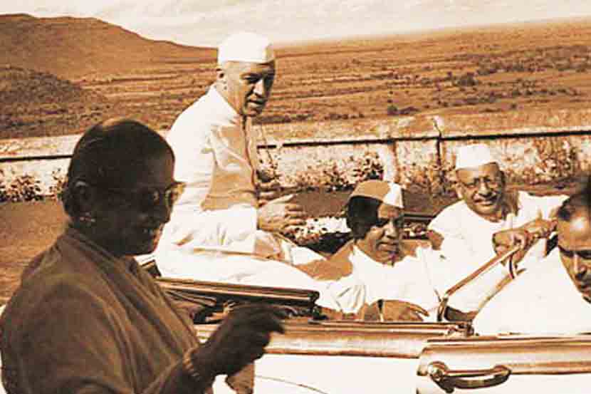 १९५७ च्या नोव्हेंबरमध्ये प्रतापगडावर शिवछत्रपतींच्या पुतळ्याच्या अनावरणासाठी आलेले पं. नेहरू 