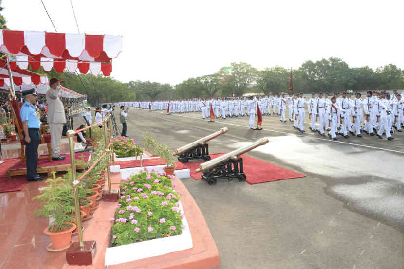 एनडीएच्या मैदानावर राष्ट्रीय संरक्षण प्रबोधिनीच्या १३४ व्या तुकडीतील छात्रसैनिकांनी राष्ट्रपती रामनाथ कोविंद यांच्या प्रमुख उपस्थितीत दिक्षांत संचलन केले. 
