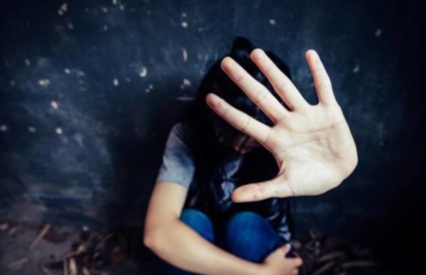 धक्कादायक! पॉर्नच्या आहारी गेलेल्या १४ वर्षाच्या मुलाने १६ वर्षाच्या बहिणीवर केला बलात्कार