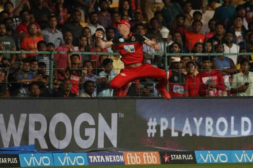 बंगळूरूचा खेळाडू ऐ. बी डिव्हिलिअर्स याने क्रिकेटच्या इतिहासातील उत्कृष्ट कॅचेसच्या तुलनेत एक सुपर कॅच घेतली.