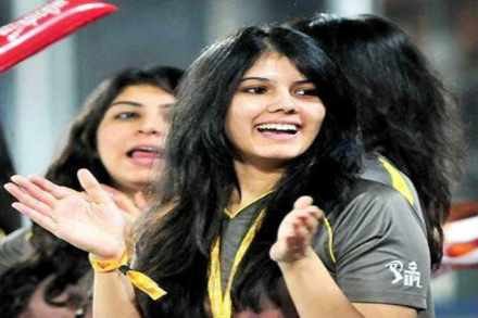 IPL 2018 – सनरायझर्स हैदराबादला चीअर करणारी ही मुलगी आहे तरी कोण?