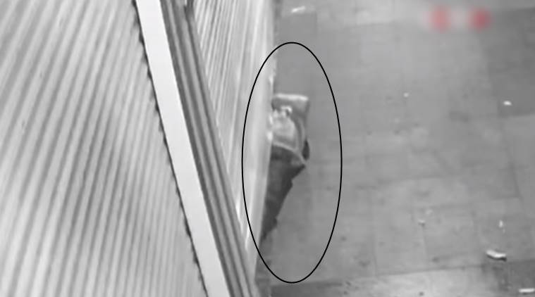 Video : अनोखी शक्कल लढवत चोर शिरला दुकानात