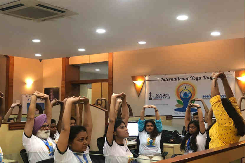 संघवी पार्श्व ग्रुप ऑफ कंपनीजमध्ये साजरा करण्यात आलेला योग दिन