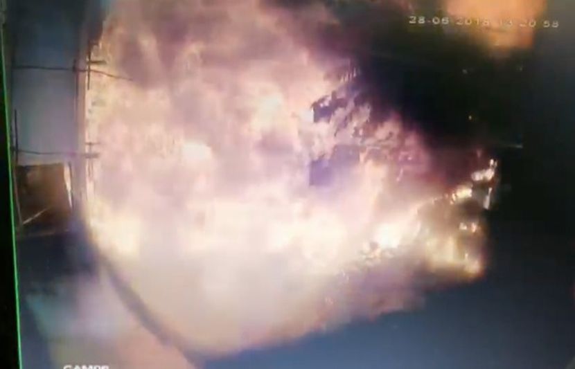 VIDEO: तो क्षण जेव्हा चार्टर्ड विमान कोसळलं आणि उठले आगीचे लोळ