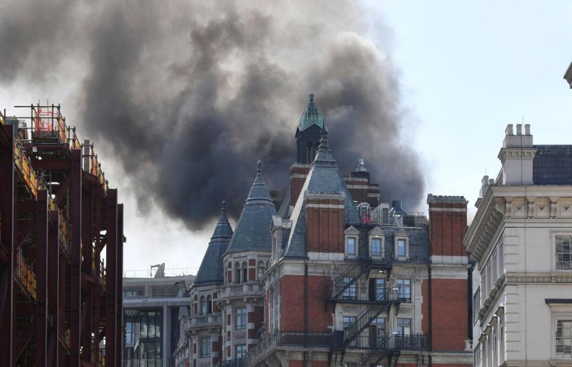 लंडनमधील हॉटेलमध्ये अत्यंत भीषण आग, अग्निशमन दलाच्या १२० गाड्या घटनास्थळी