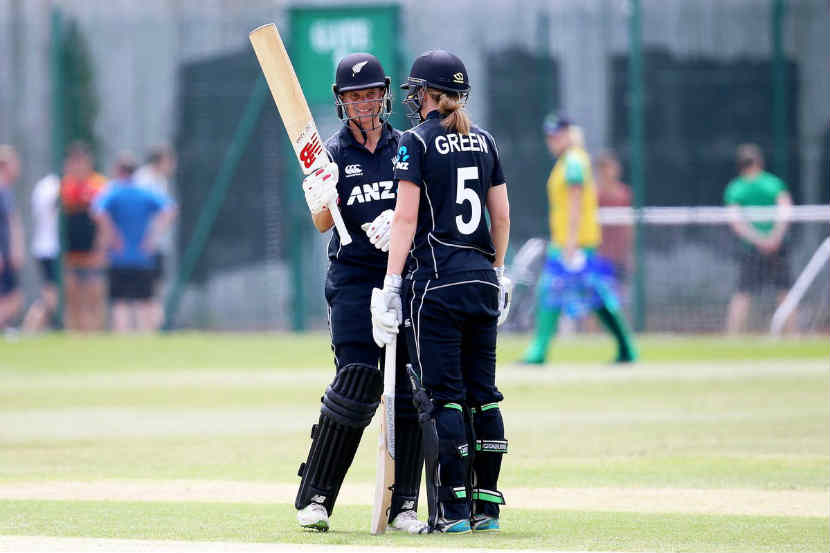 अबब! न्यूझिलंडच्या महिला क्रिकेट संघाच्या ५० षटकात ४९० धावा!