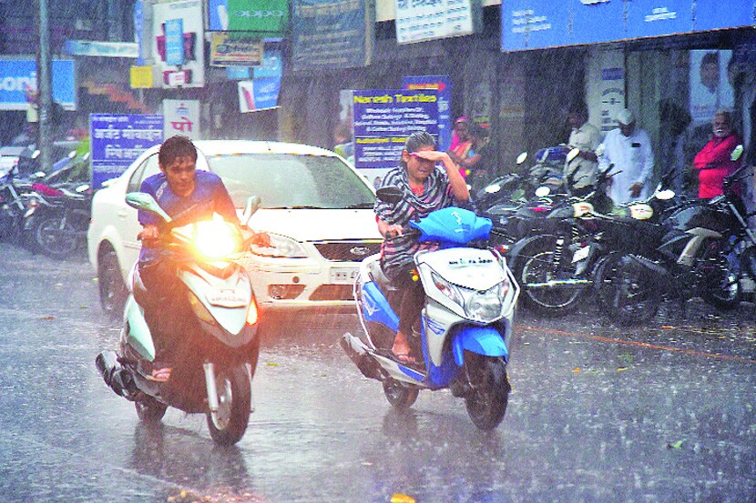 वादळी पावसाने तारांबळ