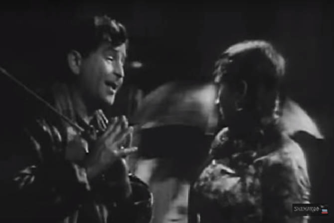 'छलियाँ' (१९६०) या चित्रपटातील हे गाणे असून दिग्दर्शक मनमोहन देसाईचा हा पहिला चित्रपट होय. (सौजन्य - यूट्युब)