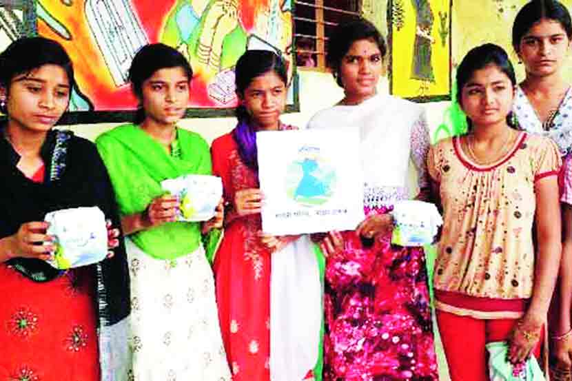 महिलांचा सर्वागीण विकास यासाठी महिला आणि बालकल्याण विभागाने ‘अस्मिता योजना’ आखली. 