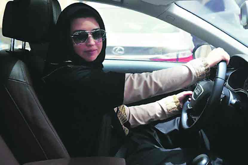अनेक दशकांनंतर सौदी अरेबियातील महिलांना वाहन चालवण्याचा परवाना मिळाला आहे.