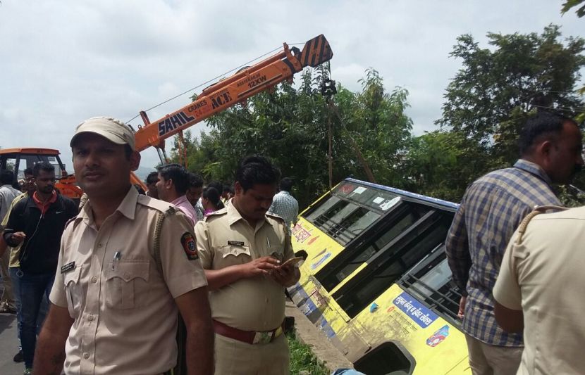 पुणे – पीएमपीएमएलच्या बसला अपघात, १० प्रवासी जखमी