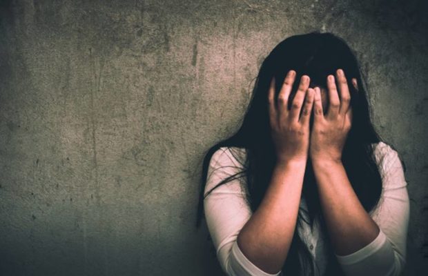 बहिणीला ठार मारण्याची धमकी देत अल्पवयीन मुलीवर बलात्कार
