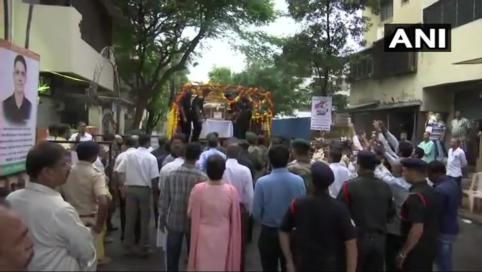 Karunanidhi Funeral : मरीना बीचसाठीच चाहत्यांचा आग्रह का?