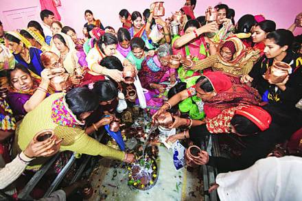 आषाढ शुद्ध एकादशीपासून कार्तिक शुद्ध एकादशीपर्यंत असणारा कालावधी ‘चातुर्मास’ म्हणून मानला जातो.