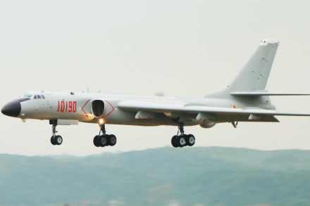 चीनची बॉम्बर विमाने अमेरिकी तळांवर हल्ला करणार का ?