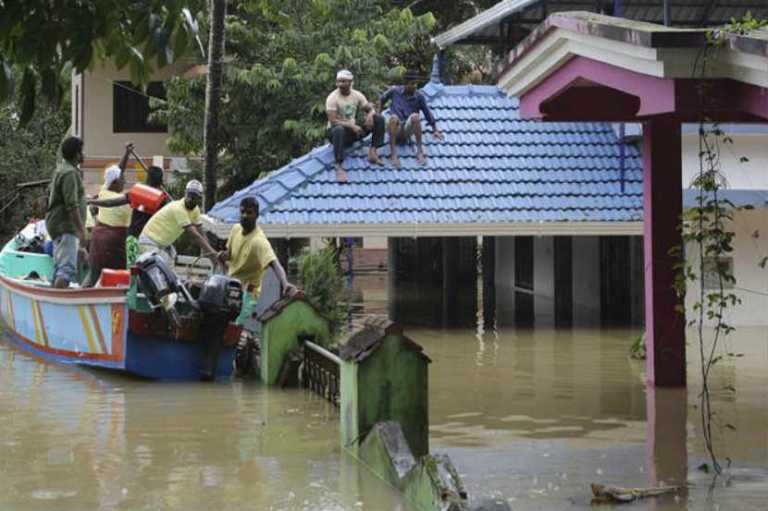 Kerala Floods : केरळचे ‘सुपरहिरो’ लाटांविरोधात पोहून त्यांनी वाचवले असंख्य प्राण
