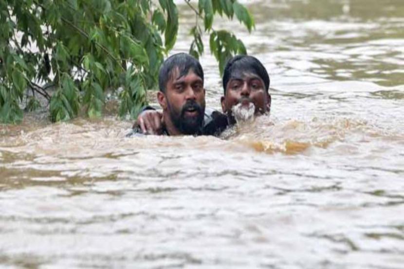 Kerala Floods: पावसाचं थैमान सुरूच, ३५७ जणांचा मृत्यू ; NDRFचं सर्वात मोठं रेस्क्यू ऑपरेशन