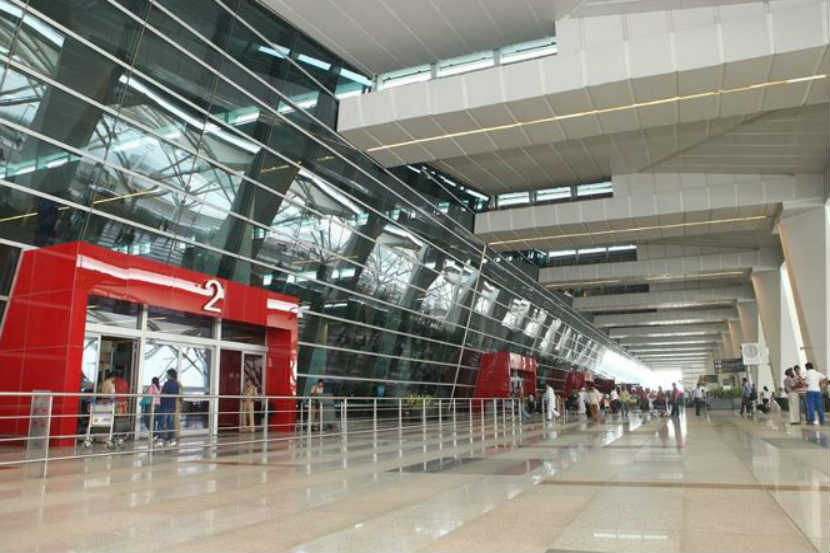 दिल्ली विमानतळावर उतरताच लष्कर-ए-तय्यबाच्या हँडलरला अटक