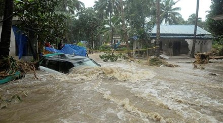 Kerala Floods: …तर ५० हजार लोकांचा बळी जाईल, आमदाराचं भावनिक आवाहन