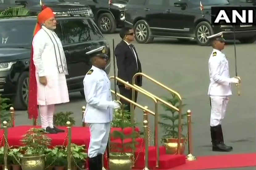 Independence Day 2018: दिल्लीत लाल किल्ला येथे पंतप्रधान नरेंद्र मोदी यांनी ध्वजारोहण केले. 