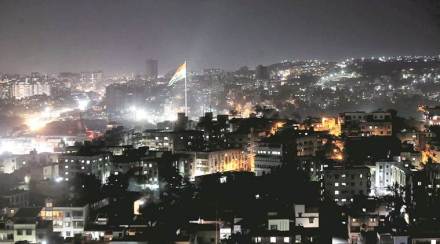 विद्येचे माहेरघर असलेल्या पुण्याने आता देशात जगण्यासाठी सर्वांत चांगल्या शहरांच्या यादीत अव्वल स्थान पटकावले आहे. सोमवारी प्रसिद्ध करण्यात आलेल्या या यादीत पुणे जगण्यासाठी सर्वाधिक चांगले शहर असल्याचे म्हटले आहे. 