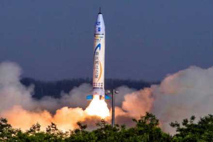 धोक्याची घंटा! चीन भारताच्या सीमेवजळ तैनात करणार इलेक्ट्रोमॅग्नेटिक रॉकेट