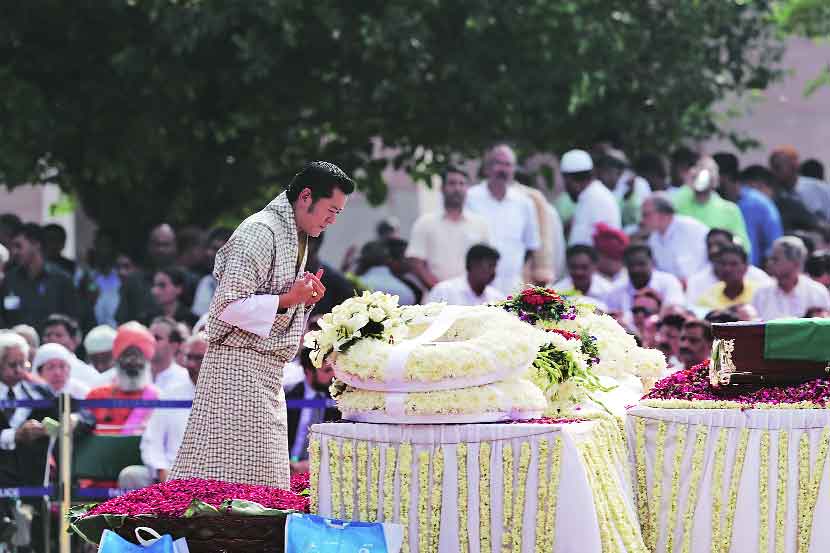 भूतानचे राजे जिग्मे खेसर नामग्येल वांगचुक यांनी नवी दिल्लीत दिवंगत अटलबिहारी वाजपेयी यांना आदरांजली वाहिली.