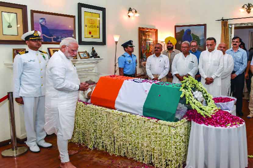 पंतप्रधान नरेंद्र मोदी यांनी अटलबिहारी वाजपेयी यांचे अंत्यदर्शन घेतले.