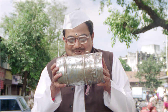 विजय चव्हाण यांनी आतापर्यंत ३५० ते ४०० चित्रपटांमध्ये भूमिका साकारली आहे. 
