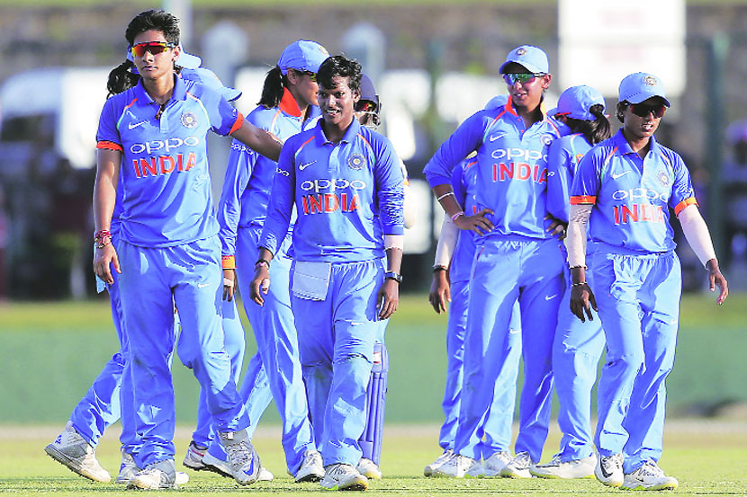 भारतीय महिलांची श्रीलंकेवर सात धावांनी मात