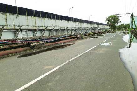 अंबाडी पूल गेल्या दोन महिन्यांपासून वाहतुकीसाठी बंद करण्यात आला आहे.