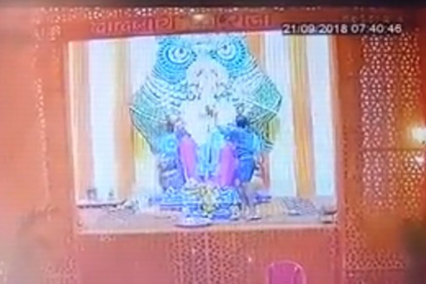 लज्जास्पद… गणपतीच्या गळ्यातील हार चोराकडून लंपास