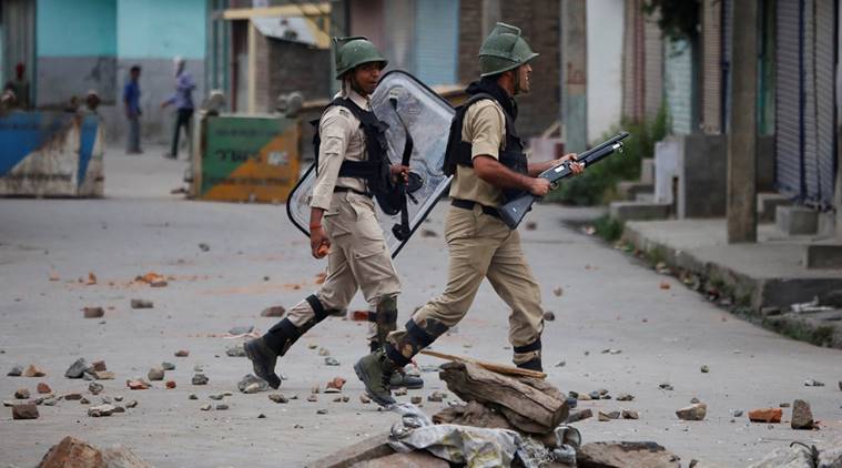 जम्मू काश्मीरमध्ये पोलीस चेकपोस्टवर गोळीबार करुन दहशतवाद्यांचं पलायन