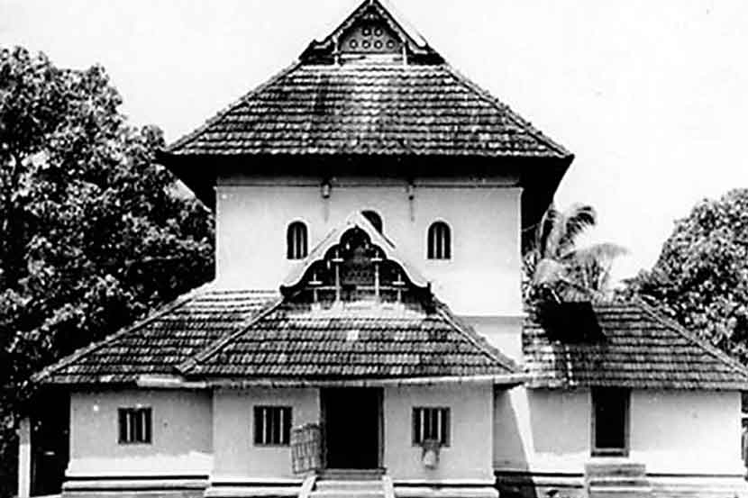 केरळच्या किनाऱ्यावर स्थापन झालेली भारतातील पहिली मशीद..  (स्थापना इ. स. ६२९)