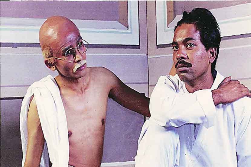 ‘गांधी विरुद्ध गांधी’मध्ये अतुल कुलकर्णी (गांधीजी) आणि किशोर कदम (हरिलाल)
