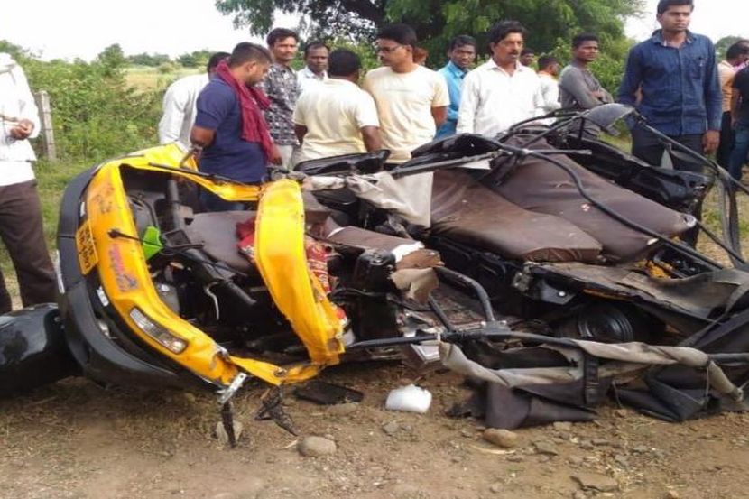 भरधाव ट्रकची रिक्षाला धडक, पाच जणांचा मृत्यू