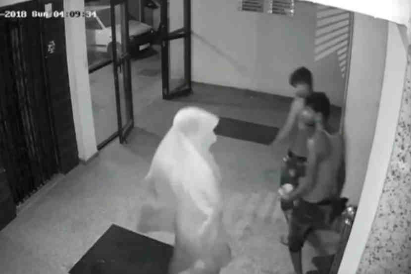 Video : चोरीच्या यशानंतर चोराने केलेला डान्स पाहाच!