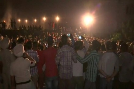 Amritsar train accident: माणुसकीचा अंत ! अपघातानंतर लोक मदतीऐवजी काढत होते सेल्फी, संताप व्यक्त