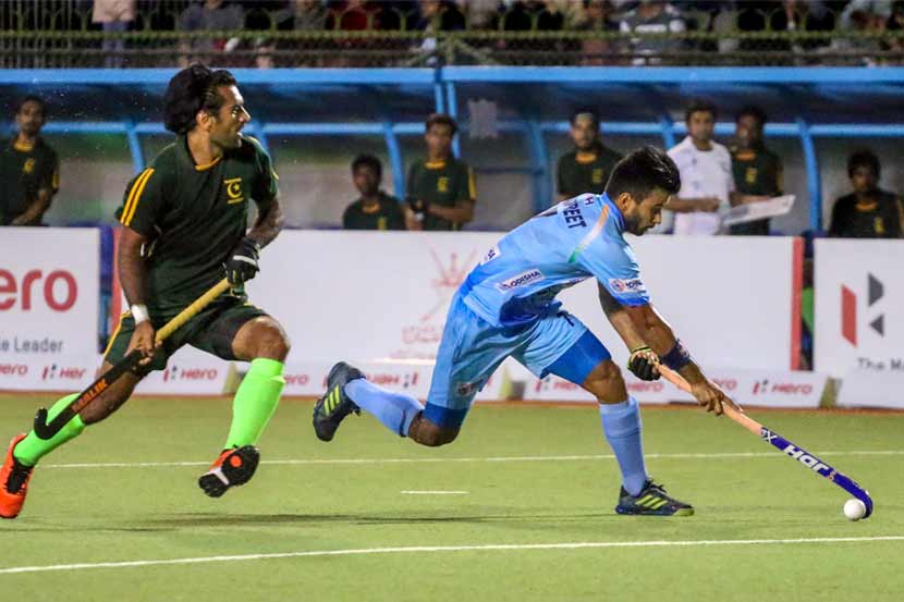 आशियाई चॅम्पियन्स ट्रॉफीमधील भारत विरुद्ध पाकिस्तान सामन्यातील एक क्षण