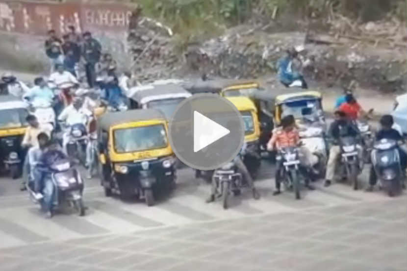 pune hoarding collapse