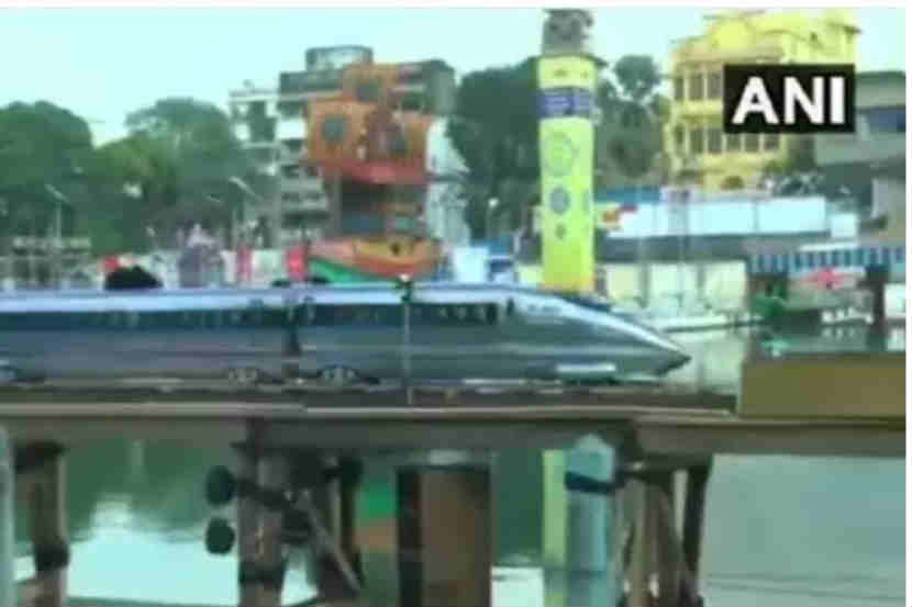 VIDEO : अन् कोलकातामध्ये धावली ‘बुलेट ट्रेन’