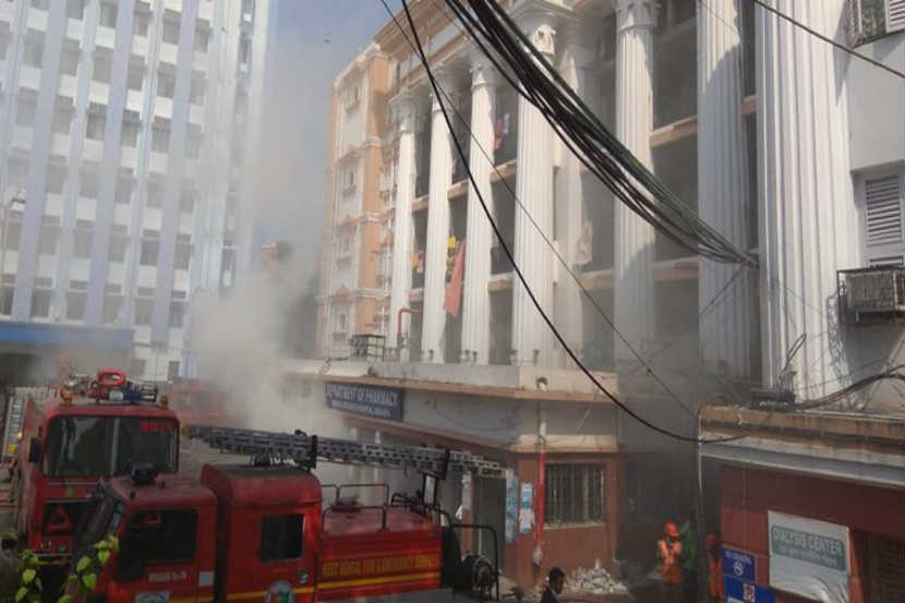 कोलकात्यात रुग्णालयाला आग, २५० जणांना काढले बाहेर