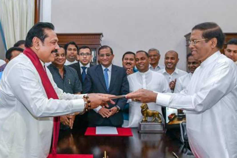 श्रीलंकेत राजकीय उलथापालथ, महिंदा राजपक्षे पंतप्रधानपदी
