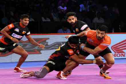 Pro Kabaddi Season 6 : घरच्या मैदानावर यू मुम्बाचाच दणका, बंगळुरु बु्ल्सवर केली मात