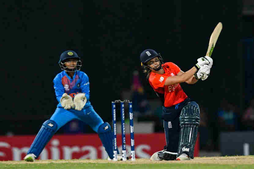 भारतीय महिलांचं स्वप्न भंगलं, इंग्लंड टी-२० विश्वचषकाच्या अंतिम फेरीत