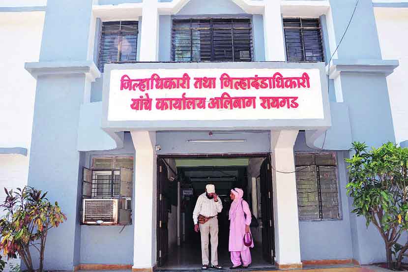 जिल्हाधिकारी कार्यालयावर आठ महिन्यांनी दुसऱ्यांदा जप्तीची नामुष्की