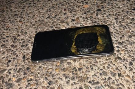 आयओएस अपडेट करताना iPhone X चा स्फोट