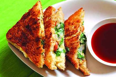 चीज-पालक-बटाटा सँडविच